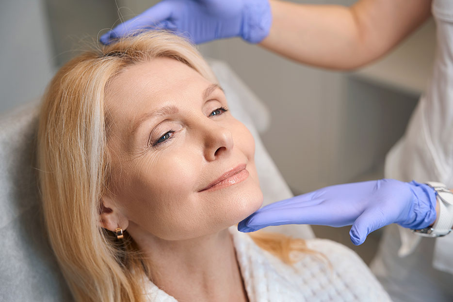 Recuperación postoperatoria del proceso de lifting facial